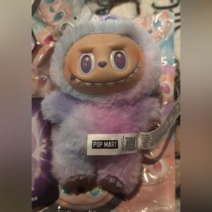 pop mart big into energy labubu (luck)